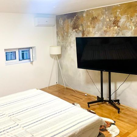 City Center Square Deluxe Nest ポドゴリツァ エクステリア 写真